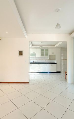Casa para alugar com 200m², 3 quartos e 2 vagasSala
