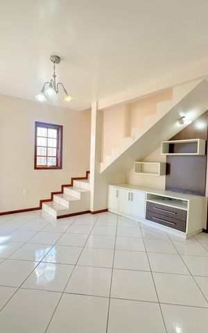 Casa para alugar com 200m², 3 quartos e 2 vagasSala