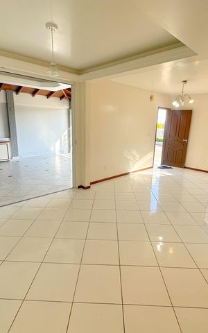 Casa para alugar com 200m², 3 quartos e 2 vagasSala