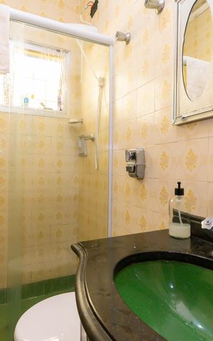 Casa à venda com 104m², 2 quartos e 2 vagas Casa à venda com 104m², 2 quartos e 2 vagasBanheiro