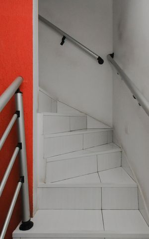 Casa para alugar com 300m², 3 quartos e 2 vagas Casa para alugar com 300m², 3 quartos e 2 vagasEscadas