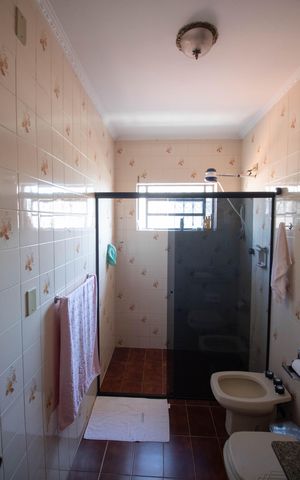 Casa à venda com 296m², 3 quartos e 3 vagas Casa à venda com 296m², 3 quartos e 3 vagasBanheiro da Suíte