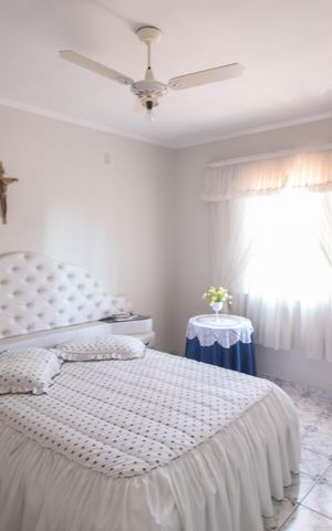 Casa à venda com 296m², 3 quartos e 3 vagas Casa à venda com 296m², 3 quartos e 3 vagasSuíte