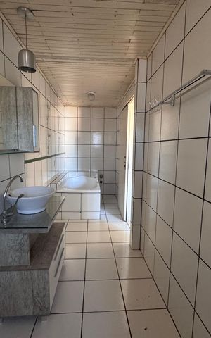 Casa à venda com 262m², 4 quartos e 4 vagas Casa à venda com 262m², 4 quartos e 4 vagasBanheiro Suíte