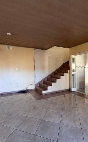 Casa à venda com 262m², 4 quartos e 4 vagas Casa à venda com 262m², 4 quartos e 4 vagasSala