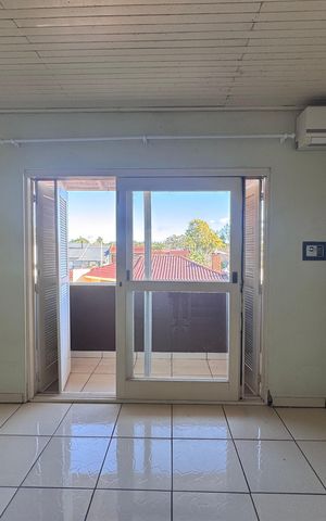 Casa à venda com 262m², 4 quartos e 4 vagas Casa à venda com 262m², 4 quartos e 4 vagasSuíte