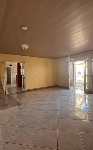Casa à venda com 262m², 4 quartos e 4 vagas Casa à venda com 262m², 4 quartos e 4 vagasSala
