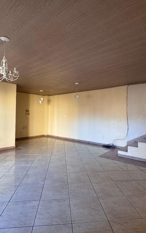 Casa à venda com 262m², 4 quartos e 4 vagas Casa à venda com 262m², 4 quartos e 4 vagasSala