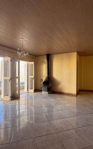 Casa à venda com 262m², 4 quartos e 4 vagas Casa à venda com 262m², 4 quartos e 4 vagasSala