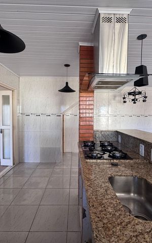 Casa à venda com 262m², 4 quartos e 4 vagas Casa à venda com 262m², 4 quartos e 4 vagasCozinha