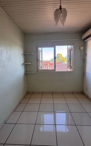 Casa à venda com 262m², 4 quartos e 4 vagas Casa à venda com 262m², 4 quartos e 4 vagasQuarto 3