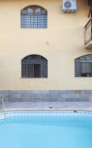 Casa à venda com 380m², 4 quartos e 6 vagasPiscina