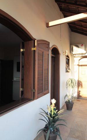 Casa à venda com 380m², 4 quartos e 6 vagasVaranda da Suíte 2