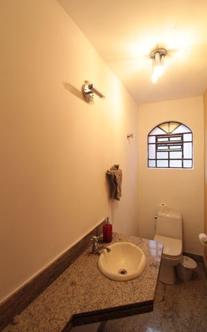 Casa à venda com 380m², 4 quartos e 6 vagasLavabo 