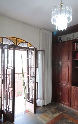 Casa à venda com 380m², 4 quartos e 6 vagasHall dos Quartos