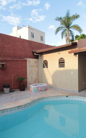 Casa à venda com 380m², 4 quartos e 6 vagasPiscina