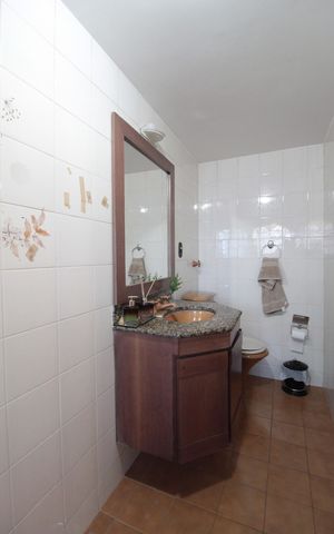 Casa à venda com 380m², 4 quartos e 6 vagasBanheiro da Suíte 1