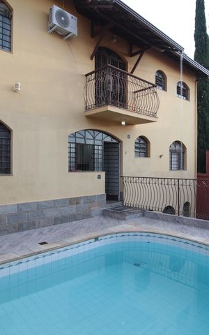 Casa à venda com 380m², 4 quartos e 6 vagasPiscina