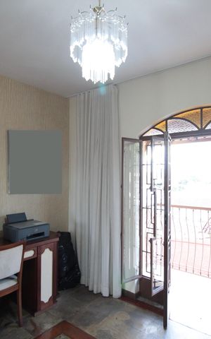 Casa à venda com 380m², 4 quartos e 6 vagasHall dos Quartos