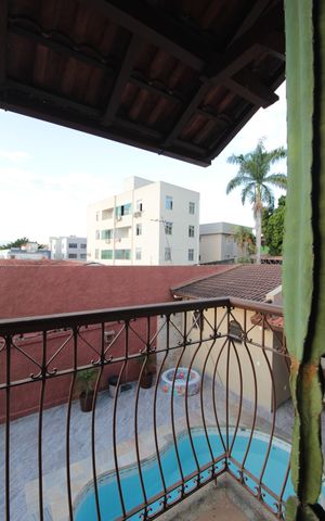 Casa à venda com 380m², 4 quartos e 6 vagasVaranda do Hall dos Quartos