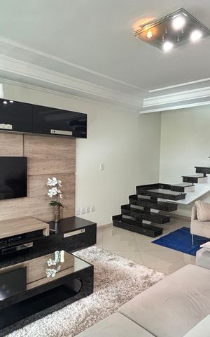 Casa à venda com 246m², 3 quartos e 5 vagas Casa à venda com 246m², 3 quartos e 5 vagasSala
