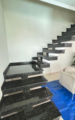 Casa à venda com 246m², 3 quartos e 5 vagas Casa à venda com 246m², 3 quartos e 5 vagasSala
