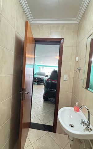 Casa à venda com 246m², 3 quartos e 5 vagas Casa à venda com 246m², 3 quartos e 5 vagasGaragem - Banheiro