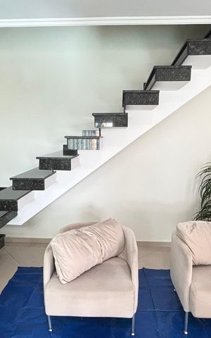 Casa à venda com 246m², 3 quartos e 5 vagas Casa à venda com 246m², 3 quartos e 5 vagasSala