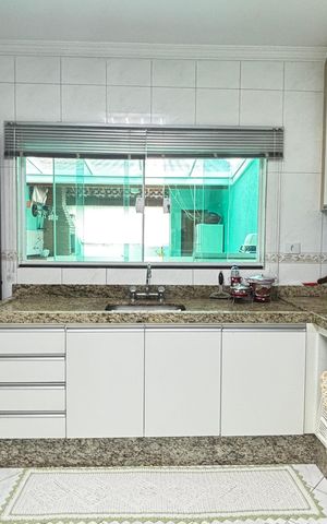 Casa à venda com 246m², 3 quartos e 5 vagas Casa à venda com 246m², 3 quartos e 5 vagasCozinha