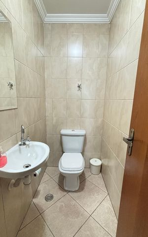 Casa à venda com 246m², 3 quartos e 5 vagas Casa à venda com 246m², 3 quartos e 5 vagasGaragem - Banheiro