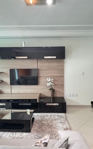 Casa à venda com 246m², 3 quartos e 5 vagas Casa à venda com 246m², 3 quartos e 5 vagasSala