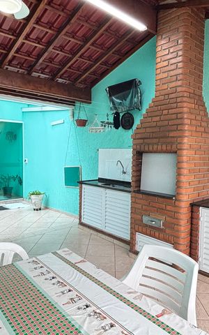 Casa à venda com 246m², 3 quartos e 5 vagas Casa à venda com 246m², 3 quartos e 5 vagasQuintal