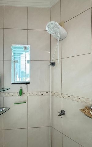 Casa à venda com 246m², 3 quartos e 5 vagas Casa à venda com 246m², 3 quartos e 5 vagasBanheiro da Suíte 1