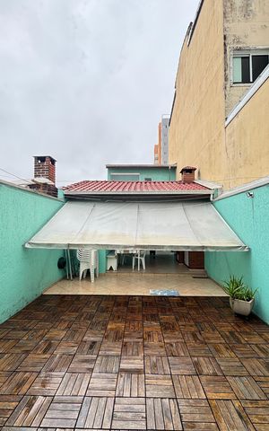 Casa à venda com 246m², 3 quartos e 5 vagas Casa à venda com 246m², 3 quartos e 5 vagasQuintal