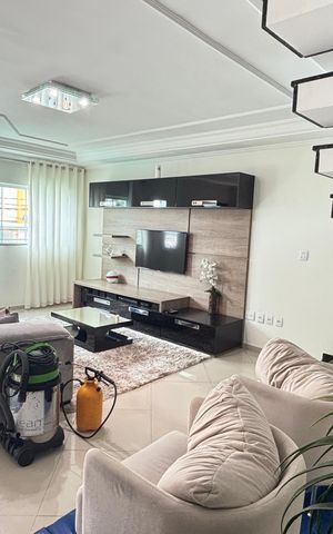 Casa à venda com 246m², 3 quartos e 5 vagas Casa à venda com 246m², 3 quartos e 5 vagasSala