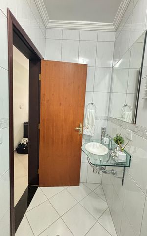 Casa à venda com 246m², 3 quartos e 5 vagas Casa à venda com 246m², 3 quartos e 5 vagasLavabo