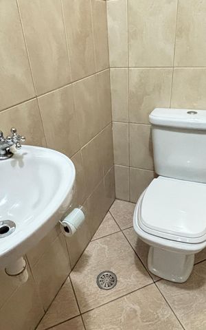 Casa à venda com 246m², 3 quartos e 5 vagas Casa à venda com 246m², 3 quartos e 5 vagasGaragem - Banheiro