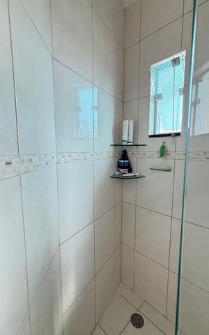 Casa à venda com 246m², 3 quartos e 5 vagas Casa à venda com 246m², 3 quartos e 5 vagasBanheiro da Suíte 1