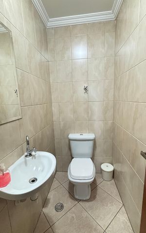 Casa à venda com 246m², 3 quartos e 5 vagas Casa à venda com 246m², 3 quartos e 5 vagasGaragem - Banheiro