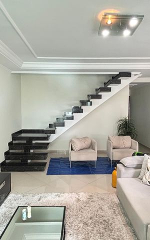 Casa à venda com 246m², 3 quartos e 5 vagas Casa à venda com 246m², 3 quartos e 5 vagasSala