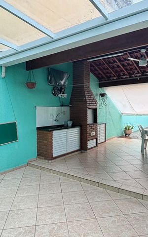 Casa à venda com 246m², 3 quartos e 5 vagas Casa à venda com 246m², 3 quartos e 5 vagasQuintal