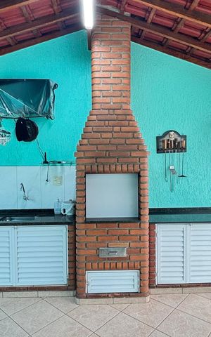 Casa à venda com 246m², 3 quartos e 5 vagas Casa à venda com 246m², 3 quartos e 5 vagasQuintal