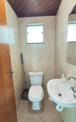 Casa à venda com 246m², 3 quartos e 5 vagas Casa à venda com 246m², 3 quartos e 5 vagasQuintal - Banheiro de serviço