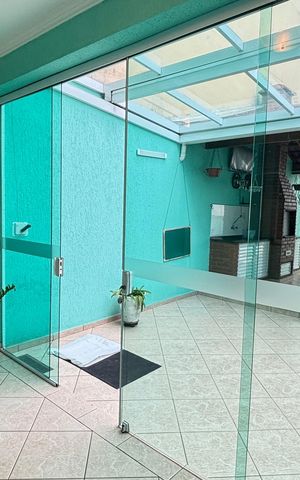 Casa à venda com 246m², 3 quartos e 5 vagas Casa à venda com 246m², 3 quartos e 5 vagasÁrea de Serviço