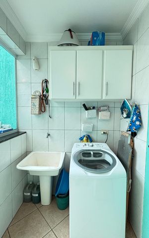 Casa à venda com 246m², 3 quartos e 5 vagas Casa à venda com 246m², 3 quartos e 5 vagasÁrea de Serviço