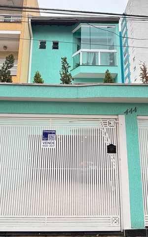Casa à venda com 246m², 3 quartos e 5 vagas Casa à venda com 246m², 3 quartos e 5 vagasFachada