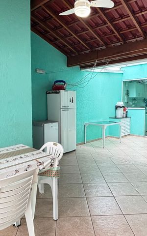 Casa à venda com 246m², 3 quartos e 5 vagas Casa à venda com 246m², 3 quartos e 5 vagasQuintal