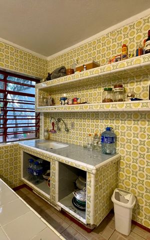 Casa à venda com 565m², 4 quartos e 2 vagas Casa à venda com 565m², 4 quartos e 2 vagasCozinha