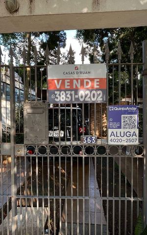 Casa à venda com 565m², 4 quartos e 2 vagas Casa à venda com 565m², 4 quartos e 2 vagasFachada