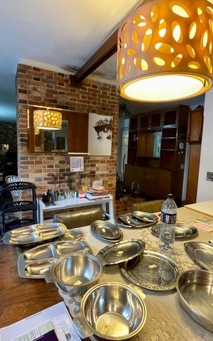 Casa à venda com 565m², 4 quartos e 2 vagas Casa à venda com 565m², 4 quartos e 2 vagasSala de Jantar